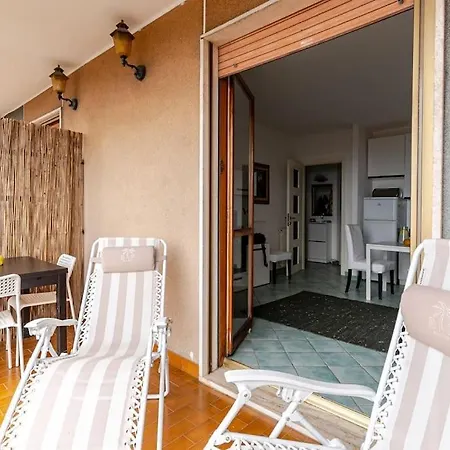 Апартаменты Thekeystudio, La Casa Del Mare Azzurro With Seaview Вентимилья